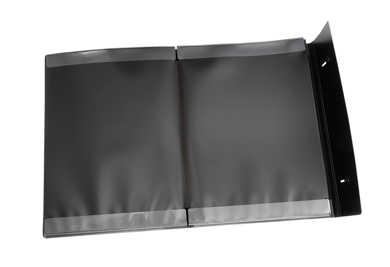 カキコ Black in Black（写真）