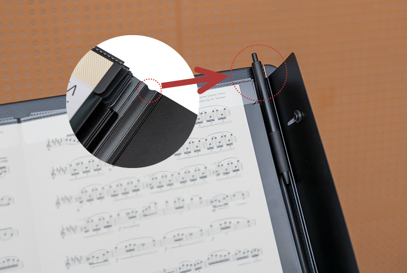 カキコ Black in Black（写真）