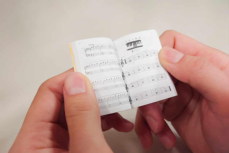 豆本こどものバイエル（写真）